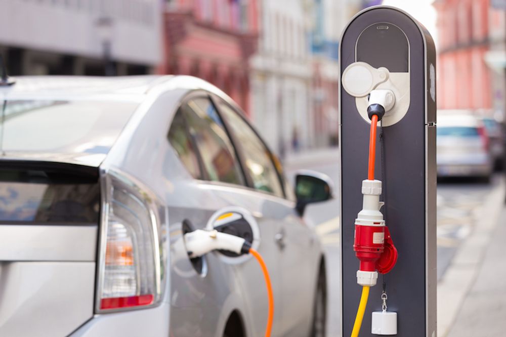 Pros and Cons of Owning an Electric Car